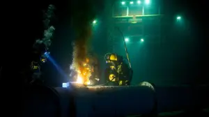 Видео к фильму Опасное погружение | Pressure trailer