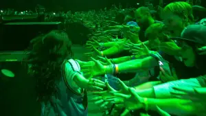 Задник к фильму "Billie Eilish - Hit Me Hard and Soft: The Tour (Live in 3D)" #816338