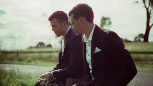 Задник к фильму "Достаточно взрослый" #385769