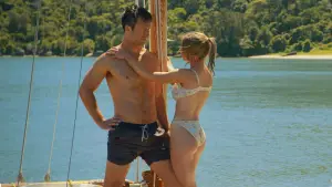 Задник к фильму "Кто угодно, кроме тебя" #575464