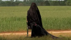 Задник к фильму "Женщина во дворе" #612755