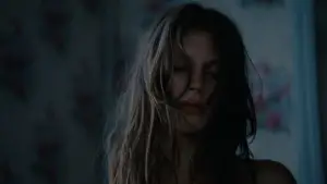 Задник к фильму "Молода и прекрасна" #840038