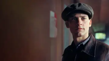 Задник к фильму "Фаворит" #246164