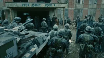 Задник к фильму "Дитя человеческое" #1530192