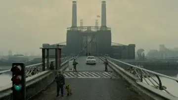 Задник к фильму "Дитя человеческое" #1530197