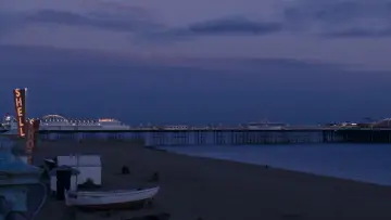Задник к фильму "Ангус, стринги и поцелуи взасос" #1027538