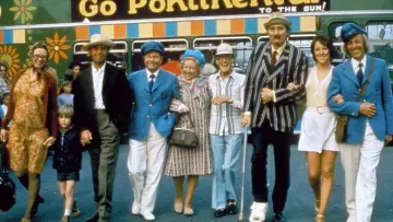 Задник к фильму "Holiday on the Buses" #1118526