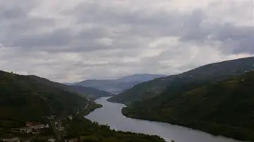 Задник к фильму "Vale Abraão" #1757405