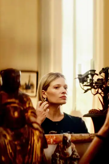 Постер к фильму "La Femme de" #1211146