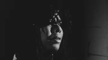 Задник к фильму "Goodbye Horses: The Many Lives of Q Lazzarus" #1582050
