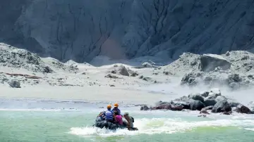 Задник к фильму "The Volcano: Rescue from Whakaari" #364930