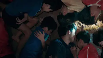 Задник к фильму "13 หมูป่า: เรื่องเล่าจากในถ้ำ" #317966