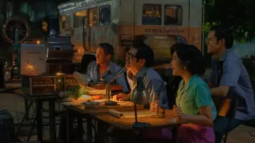 Задник к фильму "มนต์รักนักพากย์" #390634