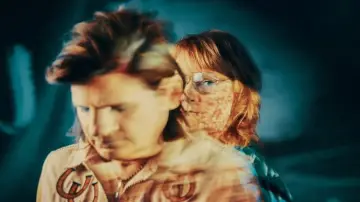 Задник к фильму "Indigo Girls: It