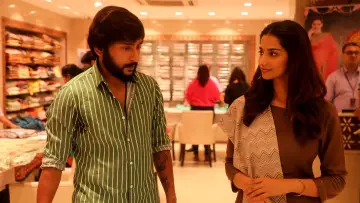 Задник к фильму "சிங்கப்பூர் சலூன்" #760463