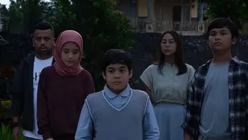 Задник к фильму "Petualangan Anak Penangkap Hantu" #198684