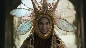 Задник к фильму "In My Mother