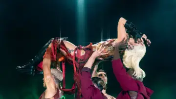 Задник к фильму "Gaga Chromatica Ball" #730531