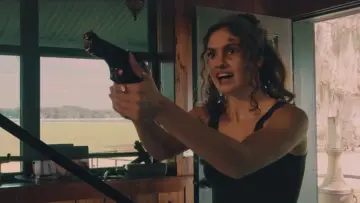 Задник к фильму "Girl With a Gun" #371405