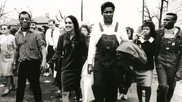 Задник к фильму "Joan Baez: I Am a Noise" #196965