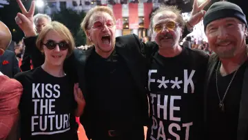 Задник к фильму "Kiss the Future" #758239