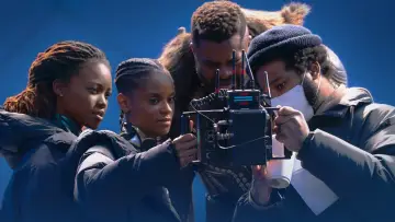 Задник к фильму "Marvel Studios Assembled: The Making of Black Panther: Wakanda Forever" #397847