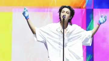Задник к фильму "j-hope IN THE BOX" #919317