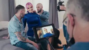 Задник к фильму "Взрослый бизнес: История Pornhub" #329328
