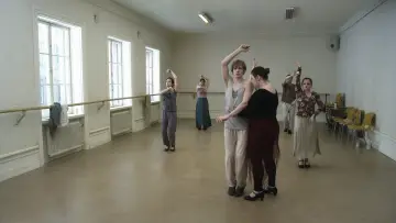 Задник к фильму "Голубь сидел на ветке, размышляя о бытии" #506417