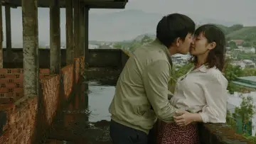 Задник к фильму "Bên Trong Vỏ Kén Vàng" #196650