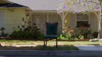 Задник к фильму "The Chair" #1430187