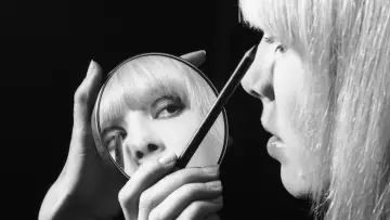 Задник к фильму "Catching Fire: The Story of Anita Pallenberg" #448681