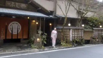 Задник к фильму "リバー、流れないでよ" #1099459