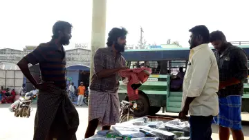 Задник к фильму "கள்வன்" #1073981
