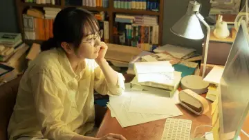 Задник к фильму "違国日記" #476452