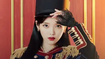 Задник к фильму "아이유 콘서트 : 더 골든 아워" #392565