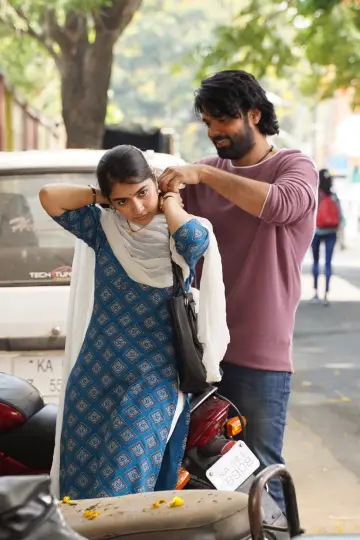 Постер к фильму "ಸಪ್ತ ಸಾಗರದಾಚೆ ಎಲ್ಲೊ - ಸೈಡ್ ಎ" #457401