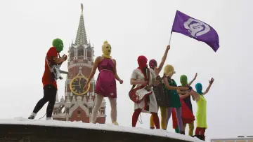 Задник к фильму "Pussy Riot, rage against Poutine" #1574538