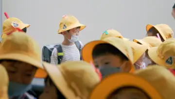Задник к фильму "小学校～それは小さな社会～" #416341