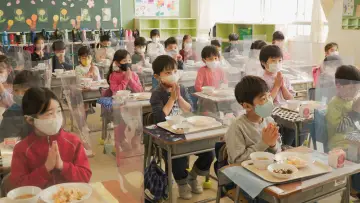 Задник к фильму "小学校～それは小さな社会～" #416342