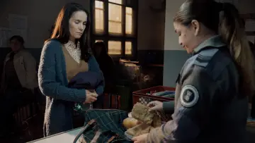 Задник к фильму "Женщина в очереди" #699705