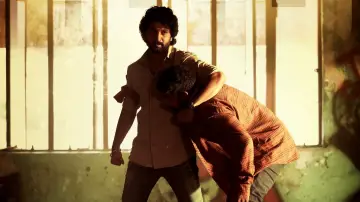 Задник к фильму "స‌రిపోదా శ‌నివారం" #897010