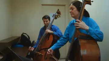 Задник к фильму "Единственная девушка в оркестре" #1876706