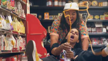 Задник к фильму "Doin
