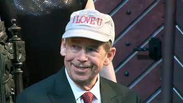 Задник к фильму "Tady Havel, slyšíte mě?" #427211