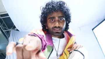 Задник к фильму "லவ் இன்சூரன்ஸ் கம்பெனி" #829252