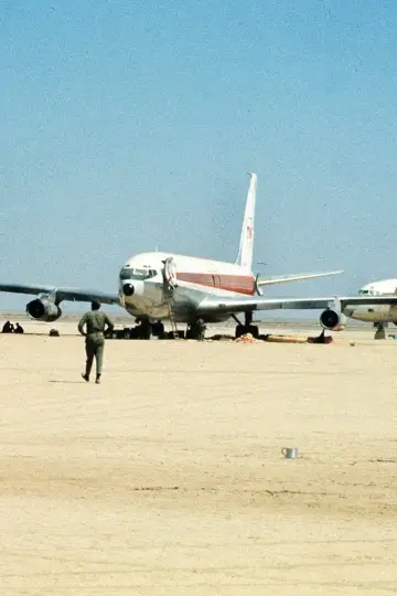 Постер к фильму "Swissair Flug 100 – Geiseldrama in der Wüste" #198630