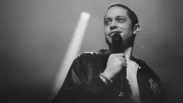 Задник к фильму "Pete Davidson: Turbo Fonzarelli" #195861