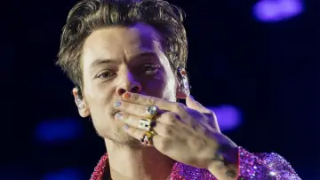 Задник к фильму "Harry Styles: The Story of His Life" #985107