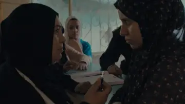 Задник к фильму "احلي من الارض" #191102